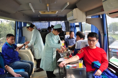 天通員工積極參加無(wú)償獻血